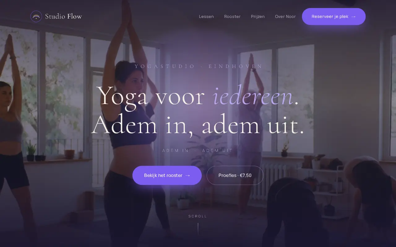 De website van Studio Flow: een yogastudio in paarstinten met een weekrooster vol lessen